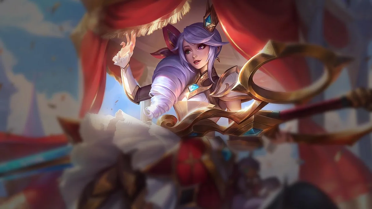 Battle Queen Gwen Centered Splash